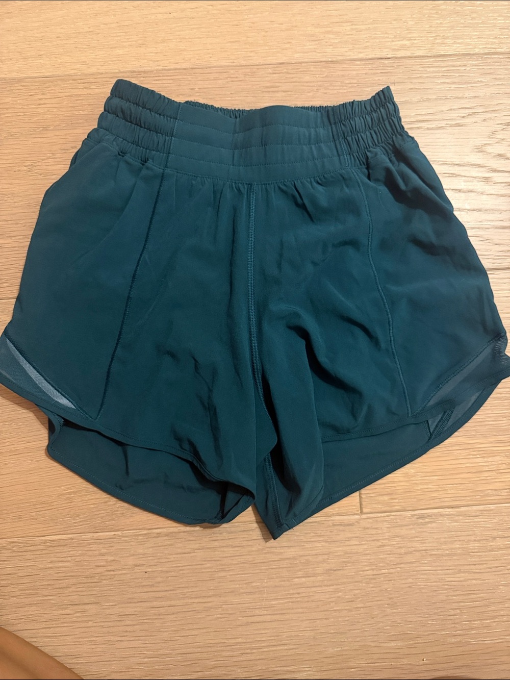 NWOT Lululemon Hotty Hot 4”
